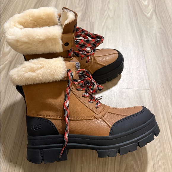 UGG Women's Tan and Black Winter Boots - Picture 1 of 2
